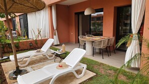 Apartment, 2 Schlafzimmer, barrierefrei, Terrasse | Speisen im Freien