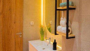 Apartment, 2 Schlafzimmer, barrierefrei, Terrasse | Badezimmer
