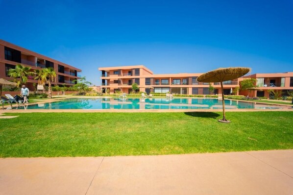 حمّام سباحة خارجي