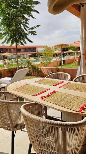 Apartment, 2 Schlafzimmer, barrierefrei, Terrasse | Speisen im Freien