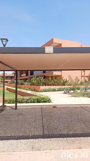 Apartment, 2 Bedrooms, Accessible, Patio | Property grounds