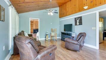 Una televisión, libros