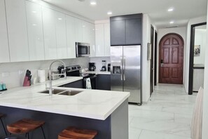 Coffee/tea maker, fridge, microwave, oven
