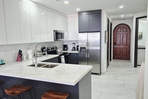 Fridge, microwave, oven, stovetop