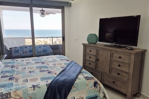 2 bedrooms, desk, iron/ironing board, WiFi