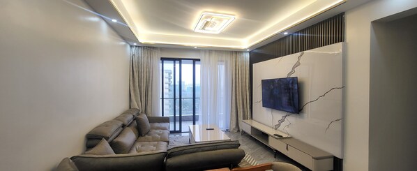 55-Zoll-Smart-TV mit Satellitenempfang, Netflix, Streaming-Dienste