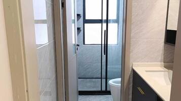 Luxury Apartment, City View | Bathroom sink