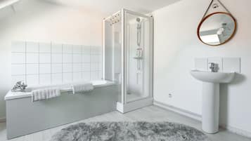 Douche, articles de toilette gratuits, serviettes fournies