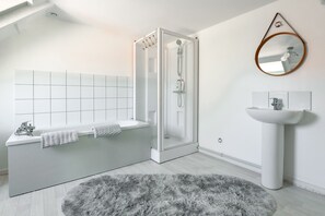 Shower, free toiletries, towels