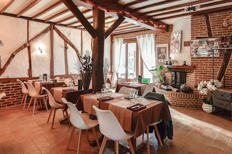 お食事. Guesthouse 'La Petite Auberge' with Wi-Fi