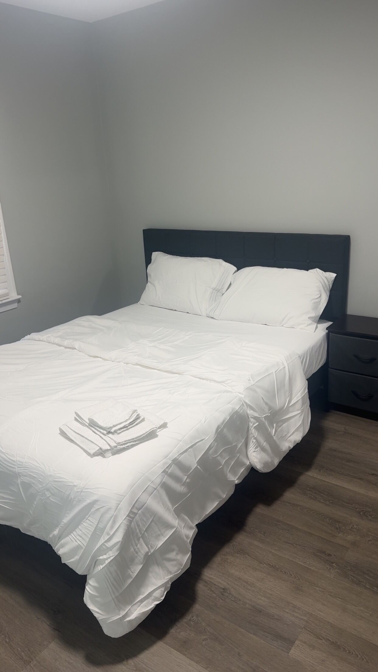 3 bedrooms, in-room safe, iron/ironing board, free WiFi