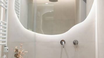 Glyfada Prime Living | Baño | Ducha y cabezal de ducha tipo lluvia