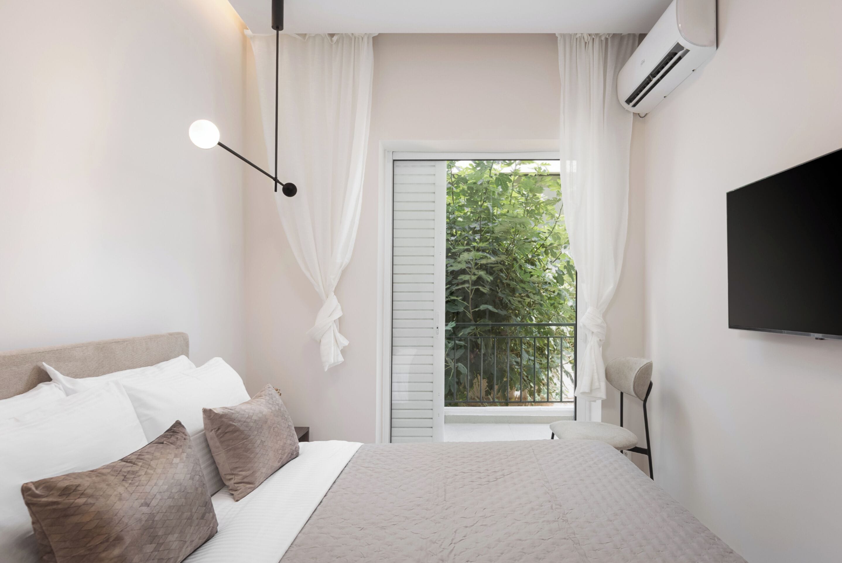Glyfada Prime Apartment | Blackout drapes, soundproofing, iron/ironing board, travel crib