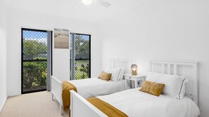 4 bedrooms, iron/ironing board, Internet, bed sheets