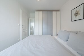 Unclassified image, 3 of 25, button