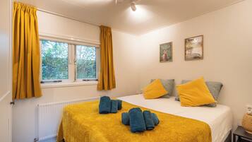 1 bedroom, in-room safe, desk, travel crib