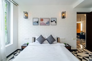 Superior-lejlighed - balkon - ved pool | Egyptiske bomuldslagner, premium-sengetøj, mørklægningsgardiner