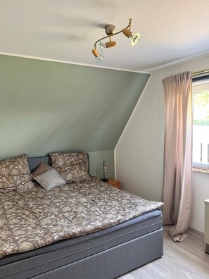 1 bedroom, WiFi, bed sheets - Apartment 'Ferienwohnung' with Shared Terrace and Wi-Fi (Schmallenberg)