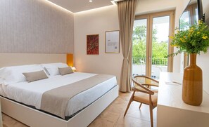 Habitación Deluxe doble, balcón, vistas al jardín | Caja fuerte, cortinas opacas, wifi gratis