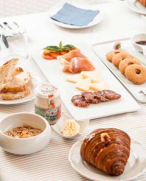 Petit déjeuner continental compris tous les jours