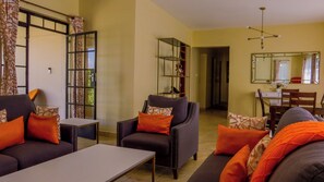 Family Bungalow, 3 Bedrooms, Patio, Mountain View | Living area