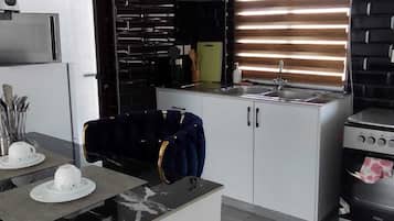 公用冰箱、公用微波炉、高脚椅