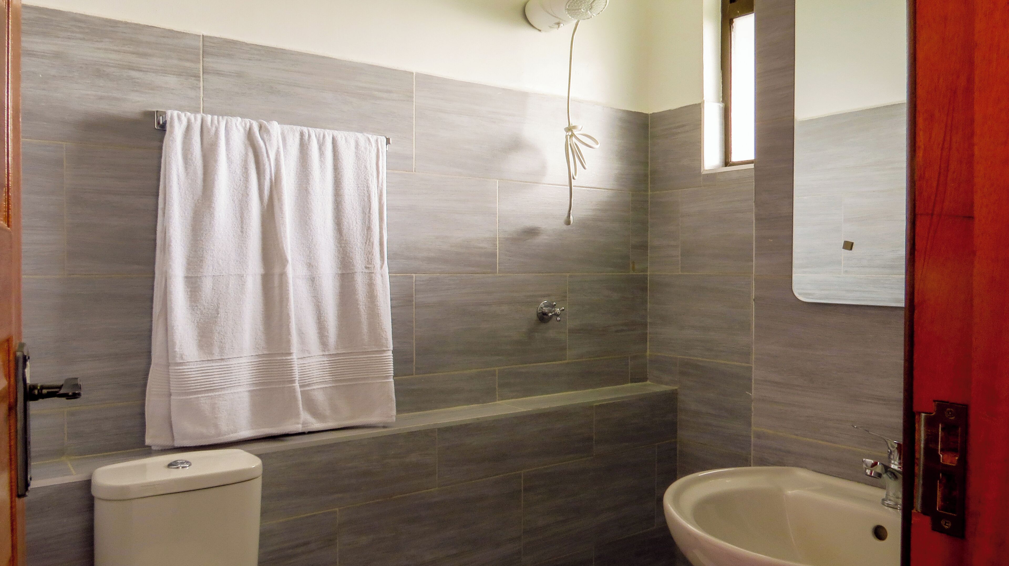A bathroom with a bathtub, toilet, and sink.