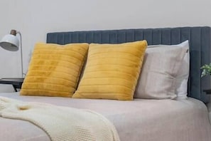 4 bedrooms, iron/ironing board, free WiFi, bed sheets