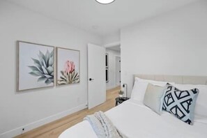 4 bedrooms, iron/ironing board, free WiFi, bed sheets