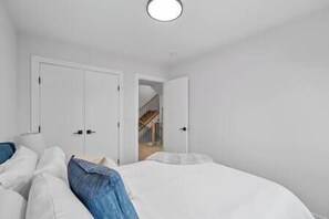 4 bedrooms, iron/ironing board, free WiFi, bed sheets