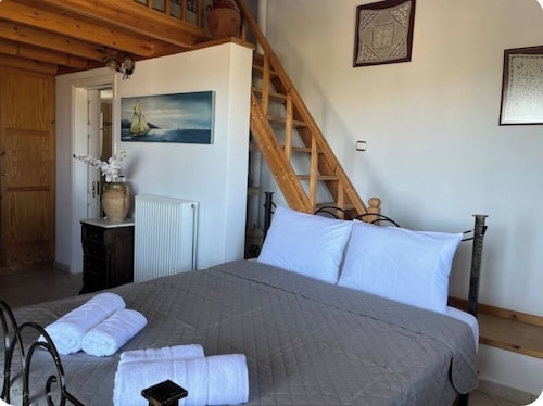 Detached maisonette House with two verandas, and full furnitured.