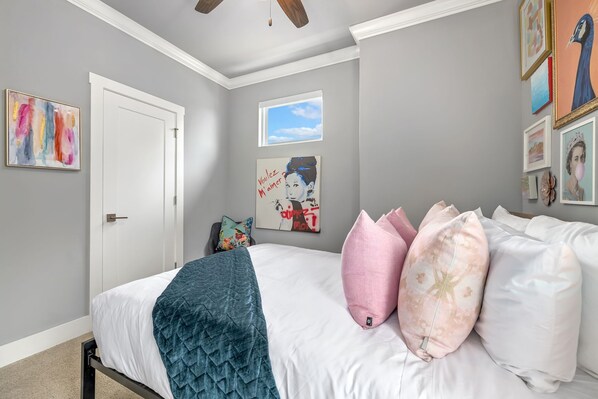 3 bedrooms, desk, iron/ironing board, WiFi