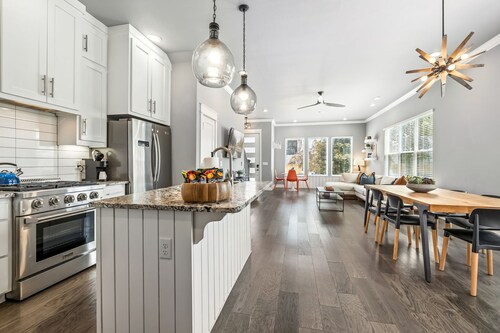 Passage - Arts District - Garage - 0.5 mi DT