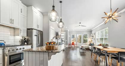 Passage - Arts District - Garage - 0.5 mi DT