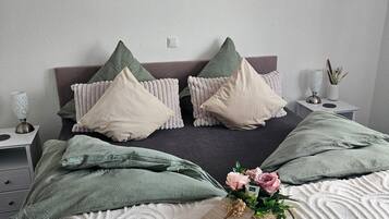 1 habitación, tabla de planchar con plancha, wifi y ropa de cama