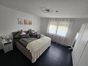 1 quarto, ferros/tábuas de passar roupa, Wi-Fi, roupa de cama