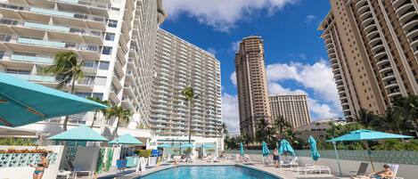2 outdoor pools