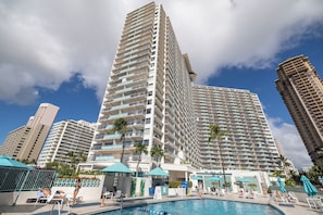 2 piscines extérieures