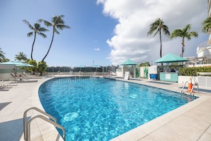 2 outdoor pools