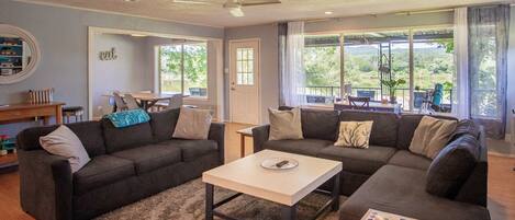 Télévision, jeux vidéo, lecteur de DVD, espaces bureaux