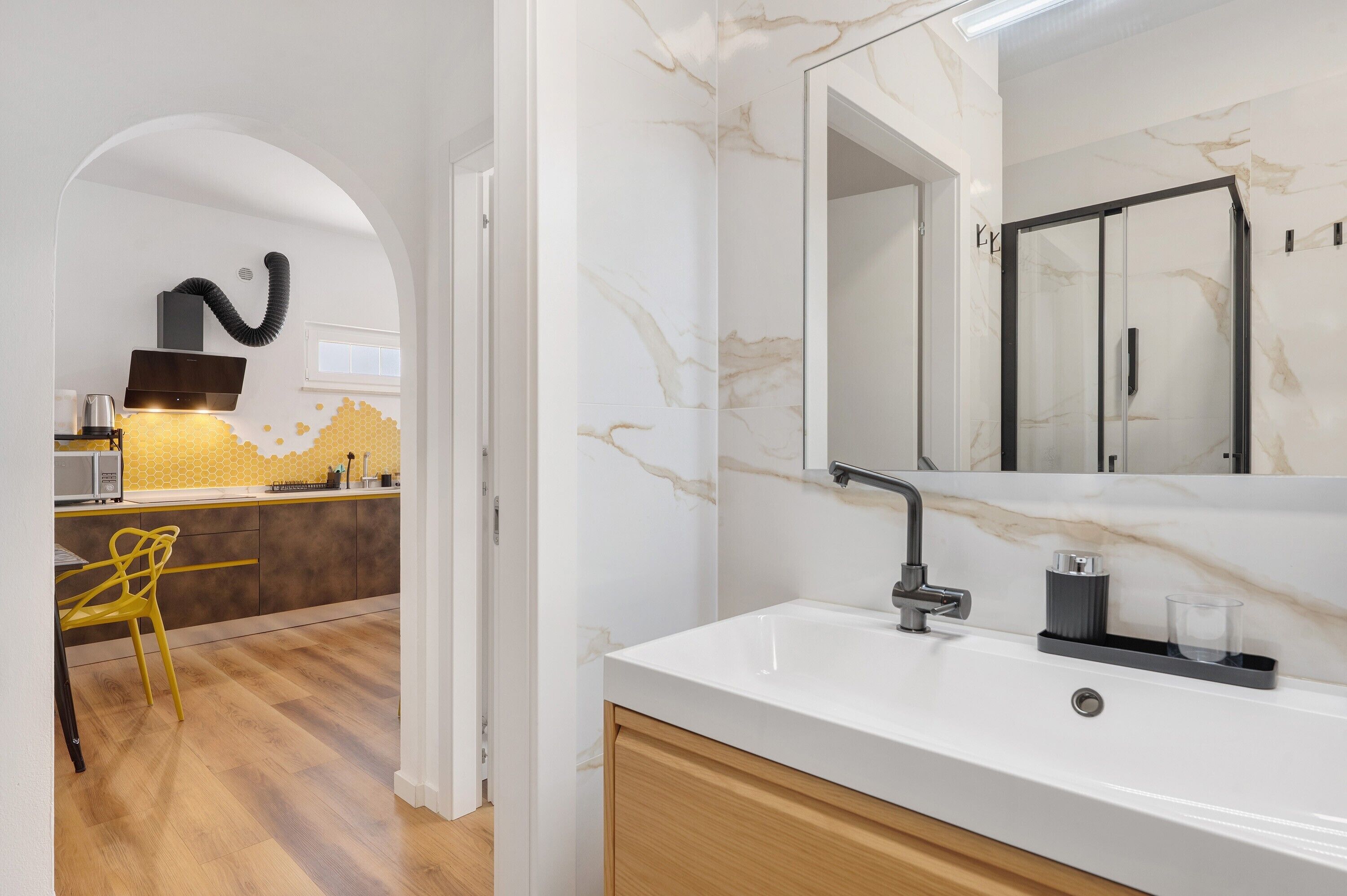 Doccia, set di cortesia gratuito, asciugacapelli, asciugamani