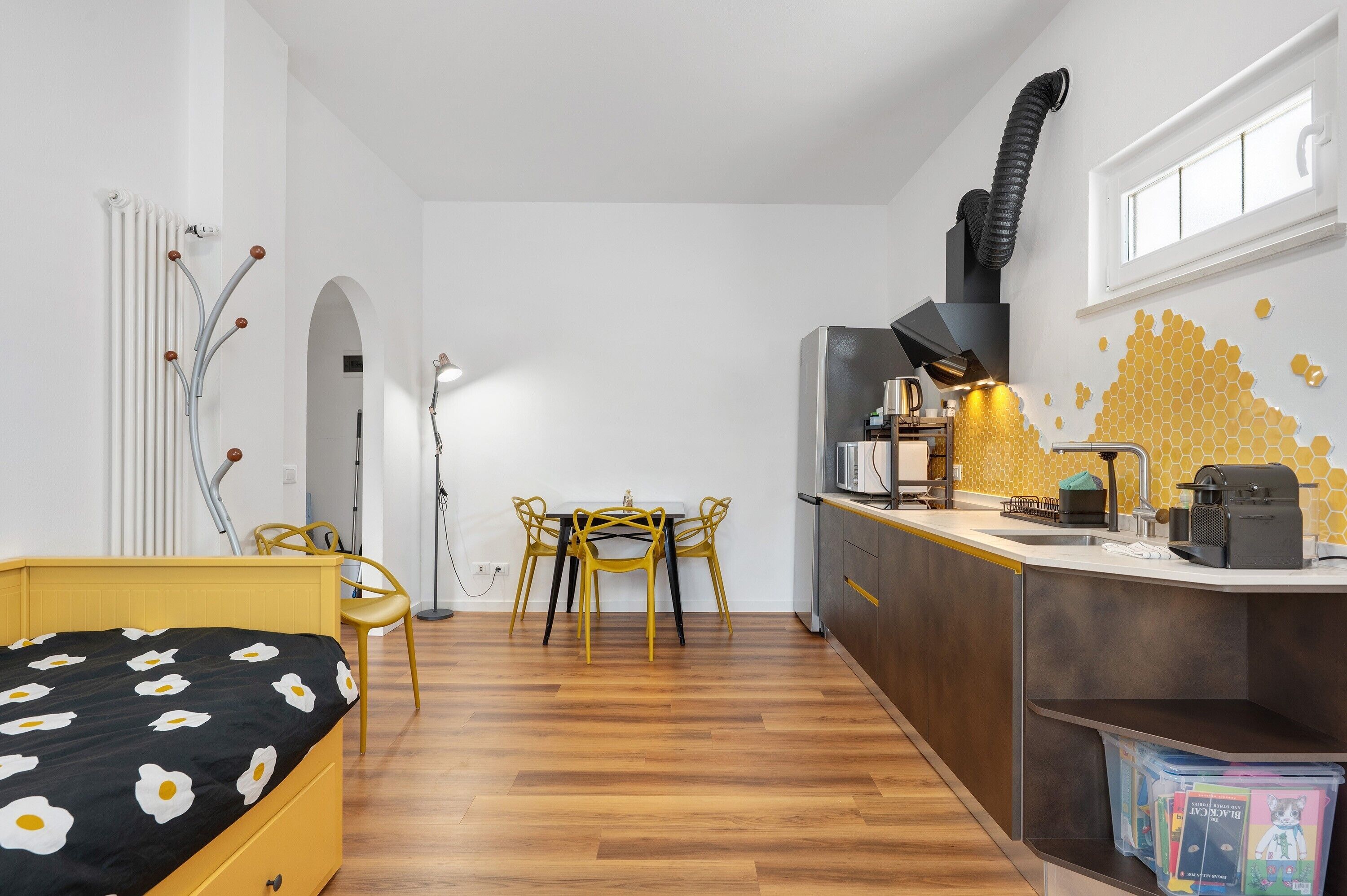 1 camera, una scrivania, Wi-Fi, lenzuola