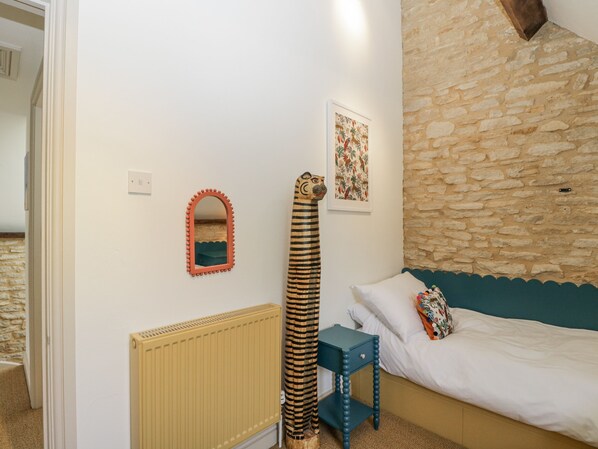 2 bedrooms, individually decorated, individually furnished, free WiFi