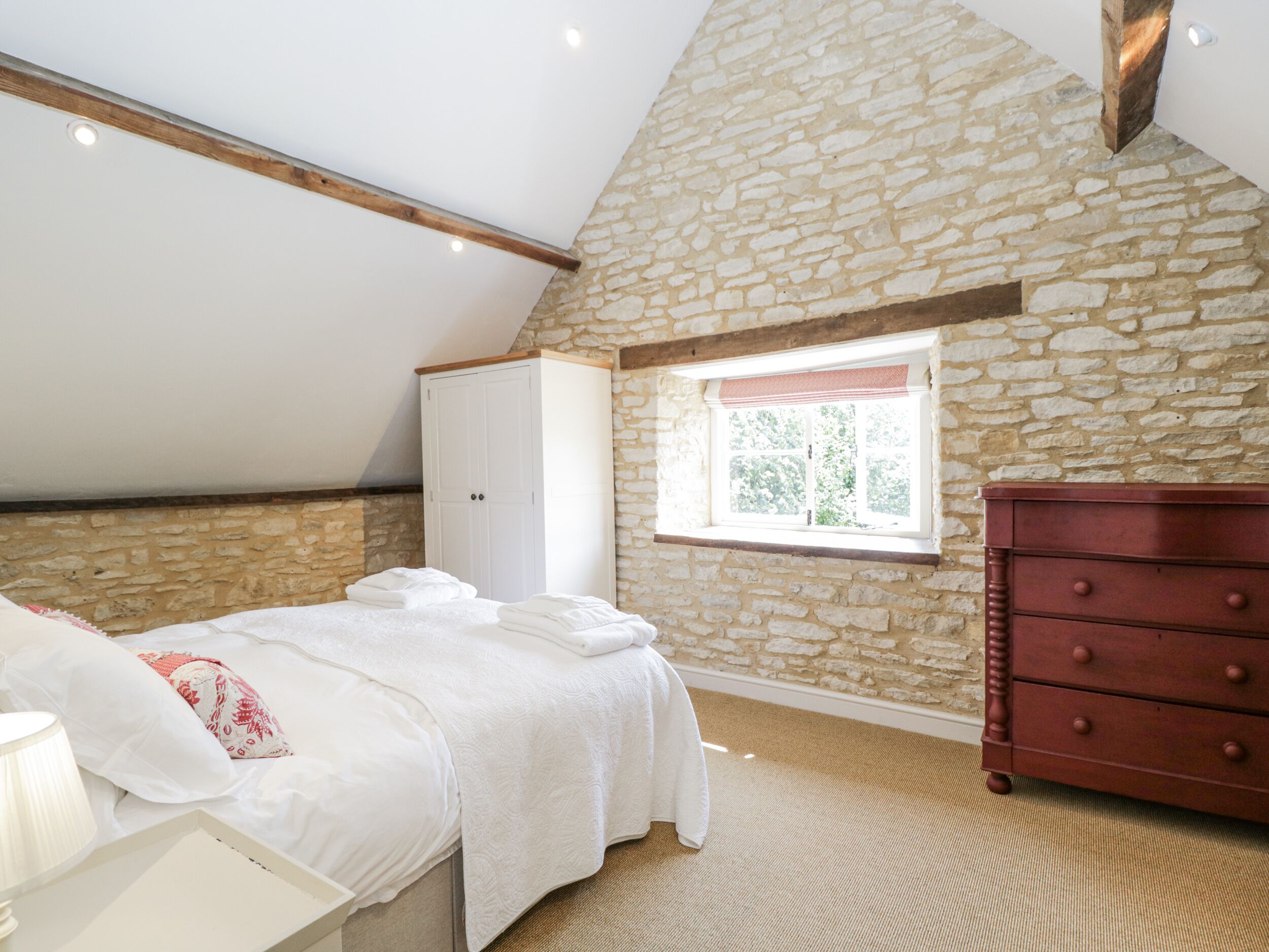2 bedrooms, individually decorated, individually furnished, free WiFi