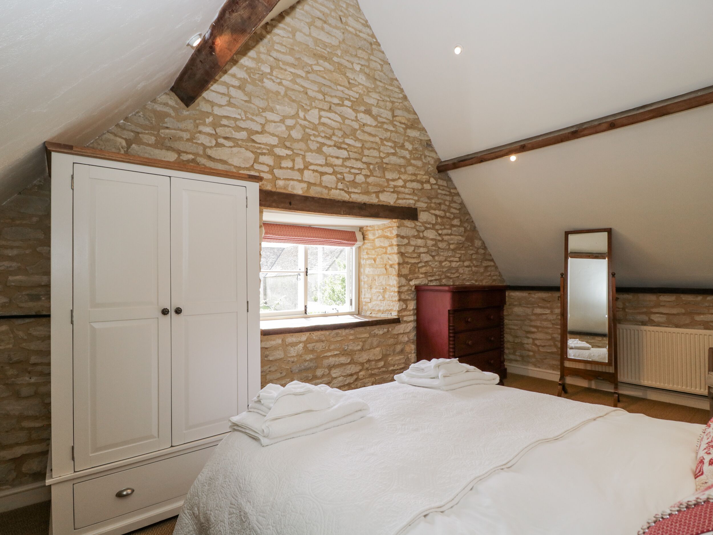 2 bedrooms, individually decorated, individually furnished, free WiFi