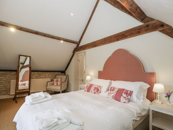 2 bedrooms, individually decorated, individually furnished, free WiFi