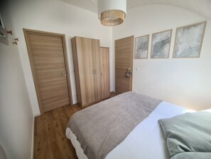 1 Schlafzimmer, BĂŒgeleisen/BĂŒgelbrett, WLAN, BettwĂ€sche