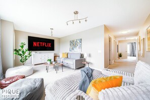 Smart TV, fireplace