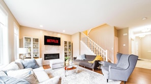 Smart TV, fireplace