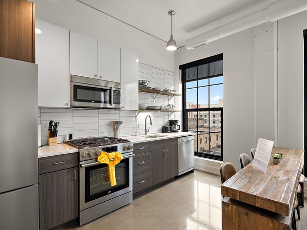 Fridge, microwave, oven, stovetop